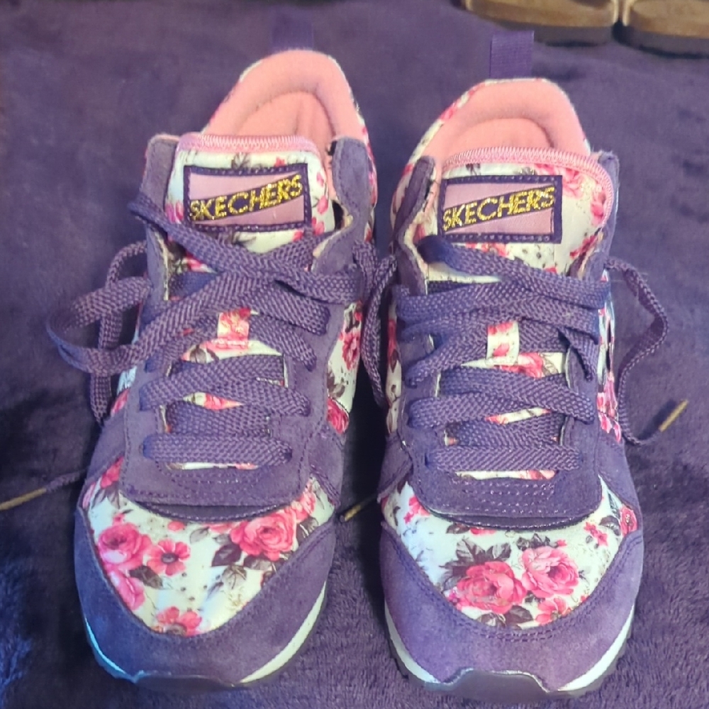 Skechers Women's' Pink and Purple Floral Sneakers
